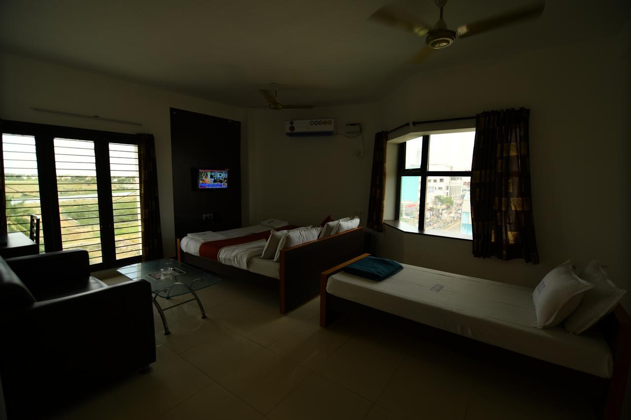 Lake View Hotel Madurai Ngoại thất bức ảnh